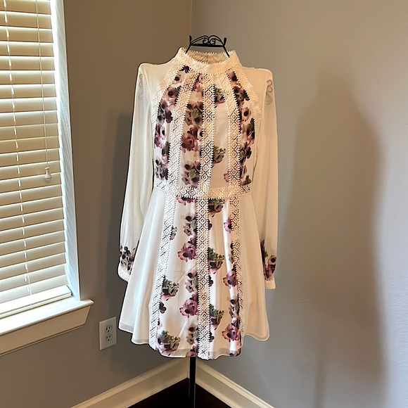 Ted Baker London Dresses & Skirts - Stylish and classy Ted Baker mid length dress. Never worn, to big. Sold out